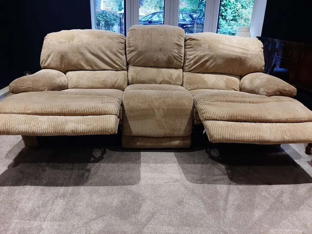 Recliner sofas 3-seater & 2-seater AS NEW - Image 2