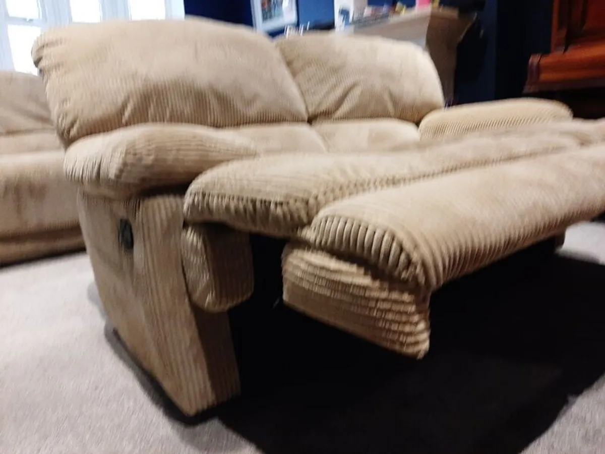 Recliner sofas 3-seater & 2-seater AS NEW - Image 4