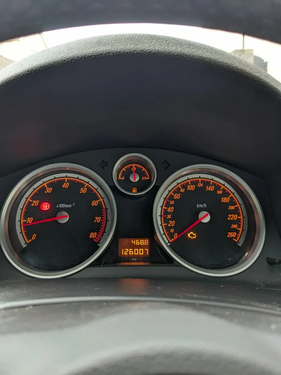 Opel Astra 2011 NCT & Tax & low mileage - Image 3