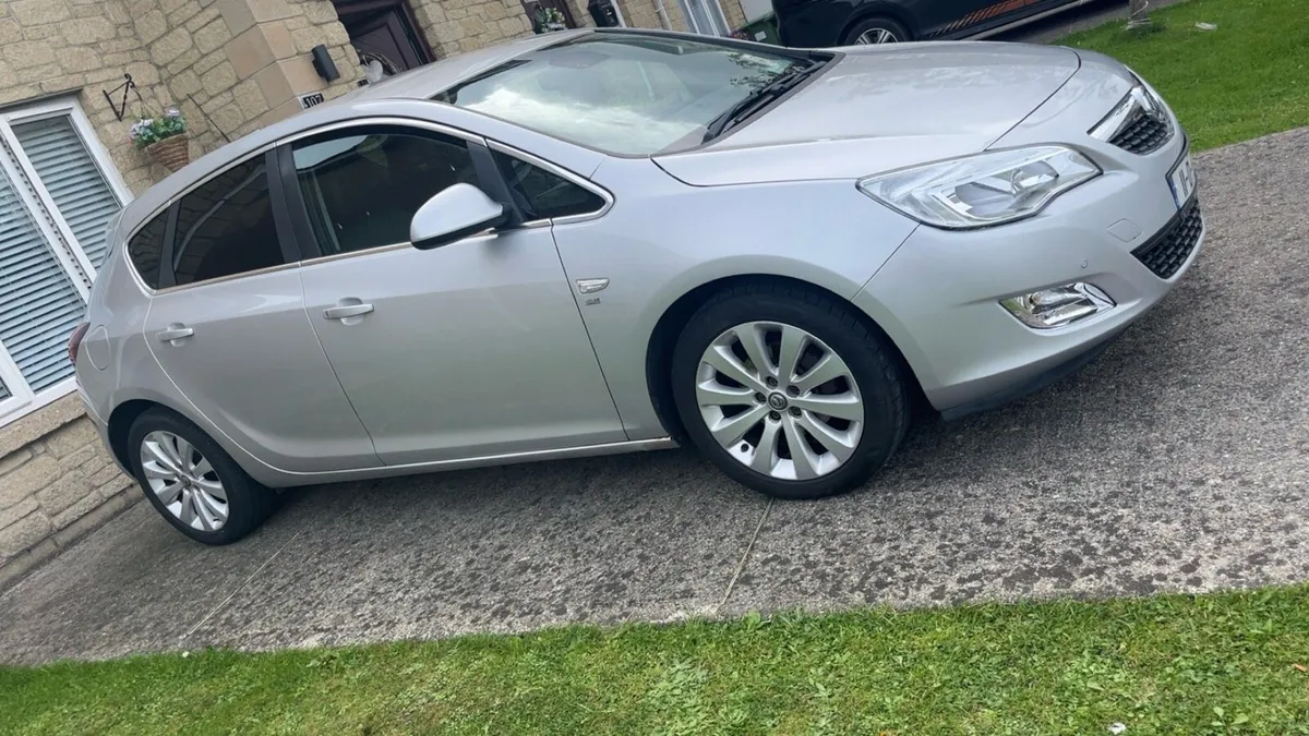 Vauxhall Astra 2011 - Image 1