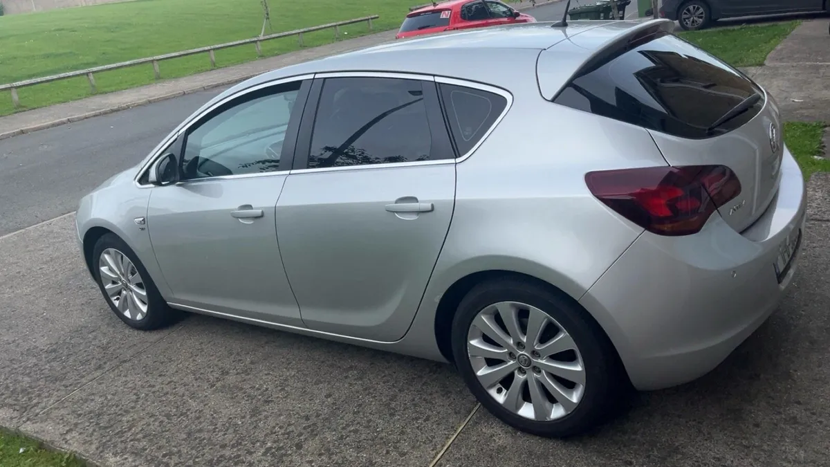 Vauxhall Astra 2011 - Image 2