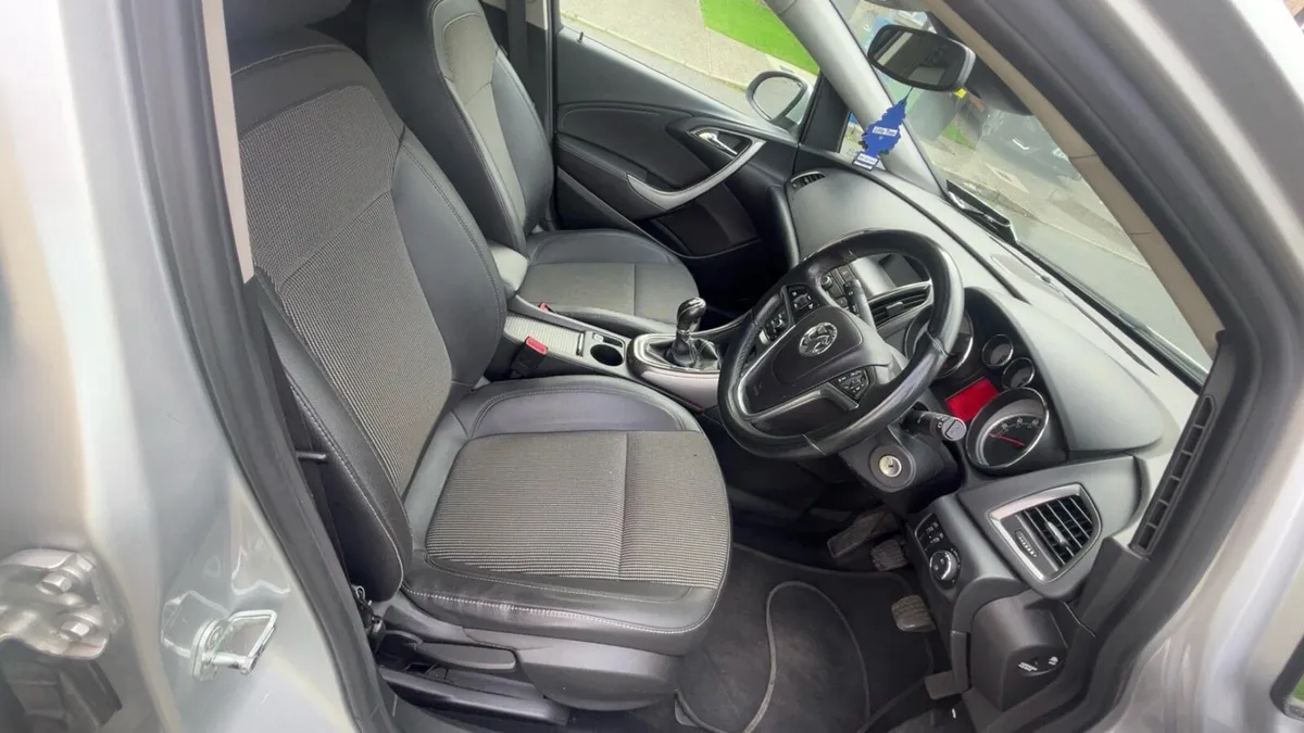 Vauxhall Astra 2011 - Image 3