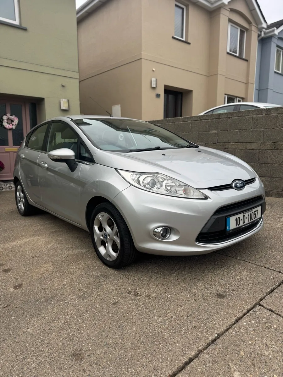 Ford Fiesta Titanium 1.4 Auto - Image 2