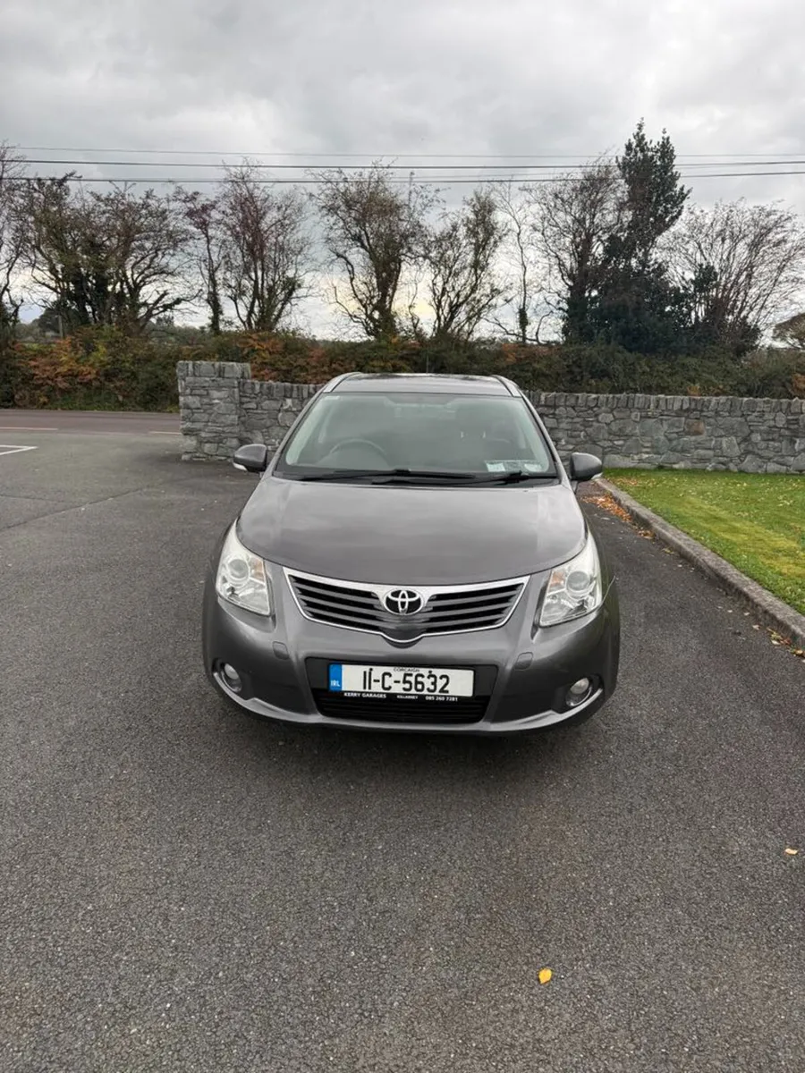 Toyota Avensis 2011 - Image 2