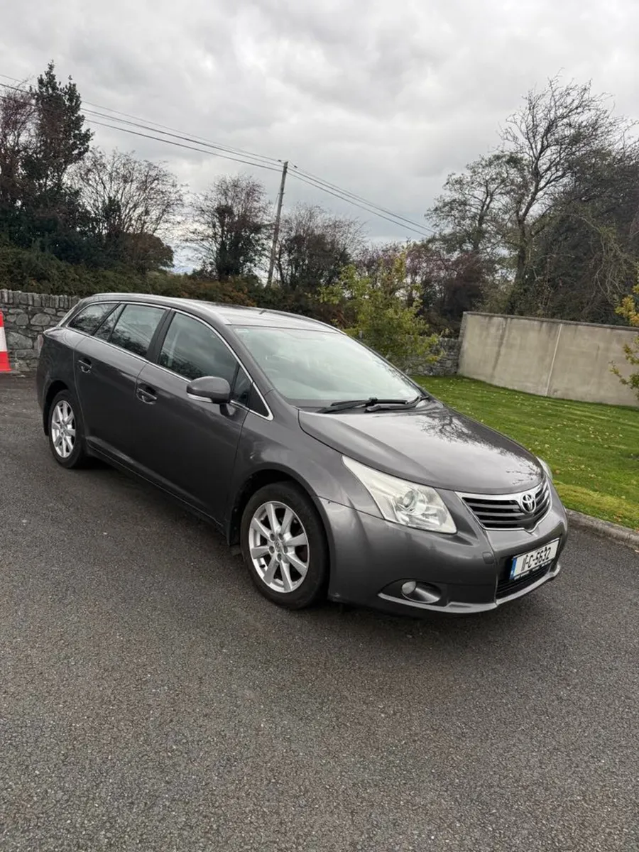 Toyota Avensis 2011 - Image 1