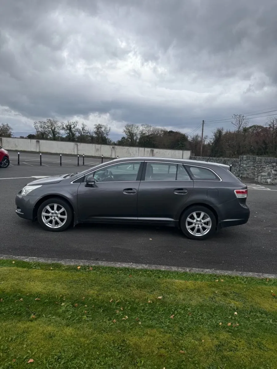 Toyota Avensis 2011 - Image 4