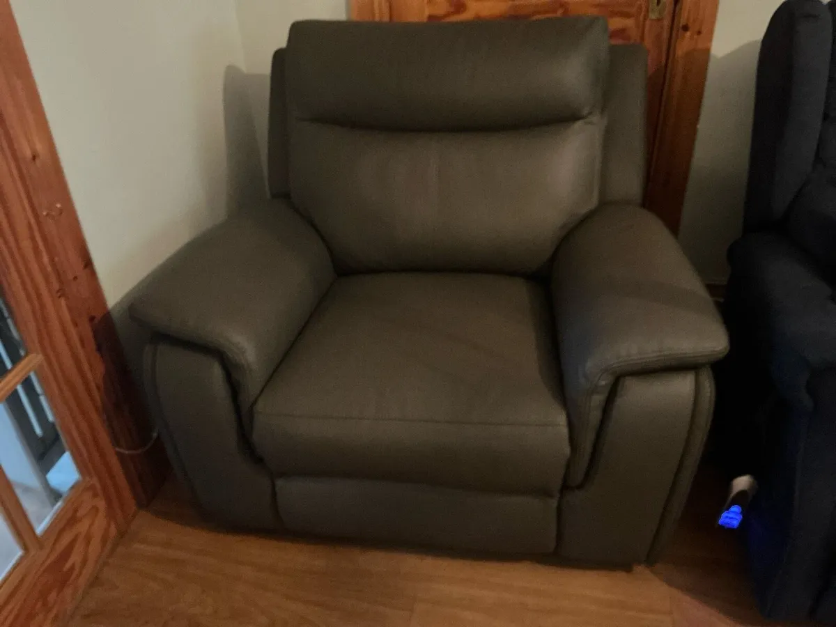 Recliner armchair - Image 1