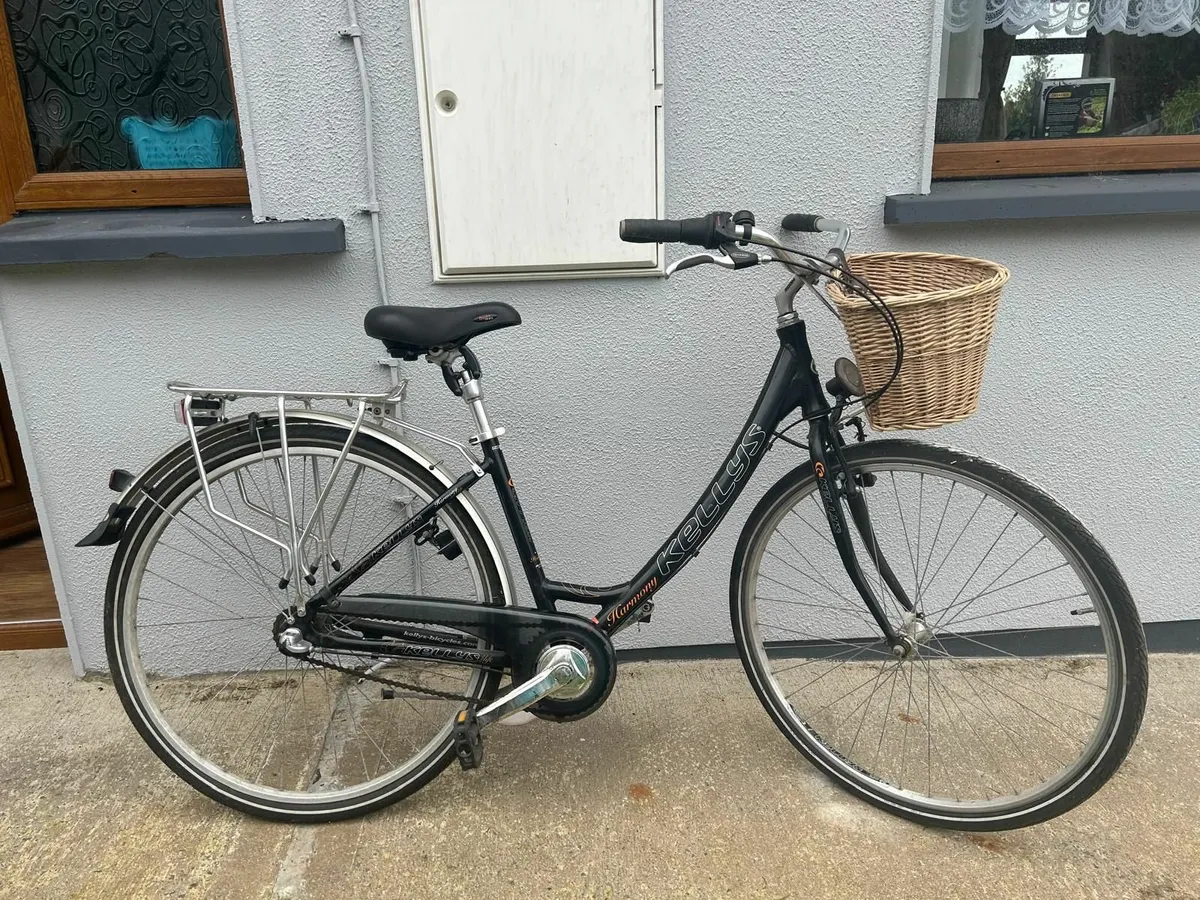 Woman's bike with basket - Image 2