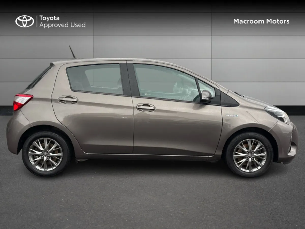 Toyota Yaris VVT-I ICON E6 4 DOHC - Image 3