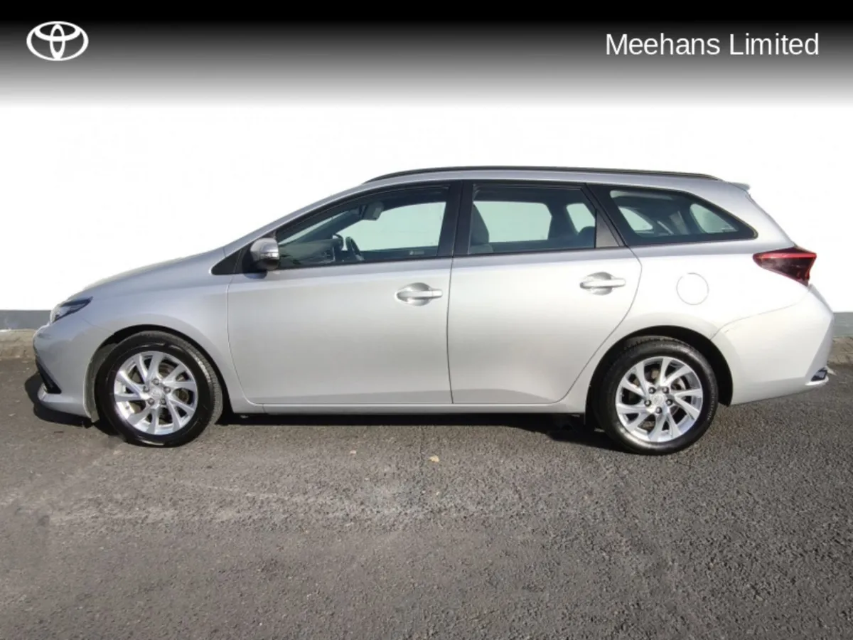 Toyota Auris 1.4 D-4D AURA TS 4DR - Image 3