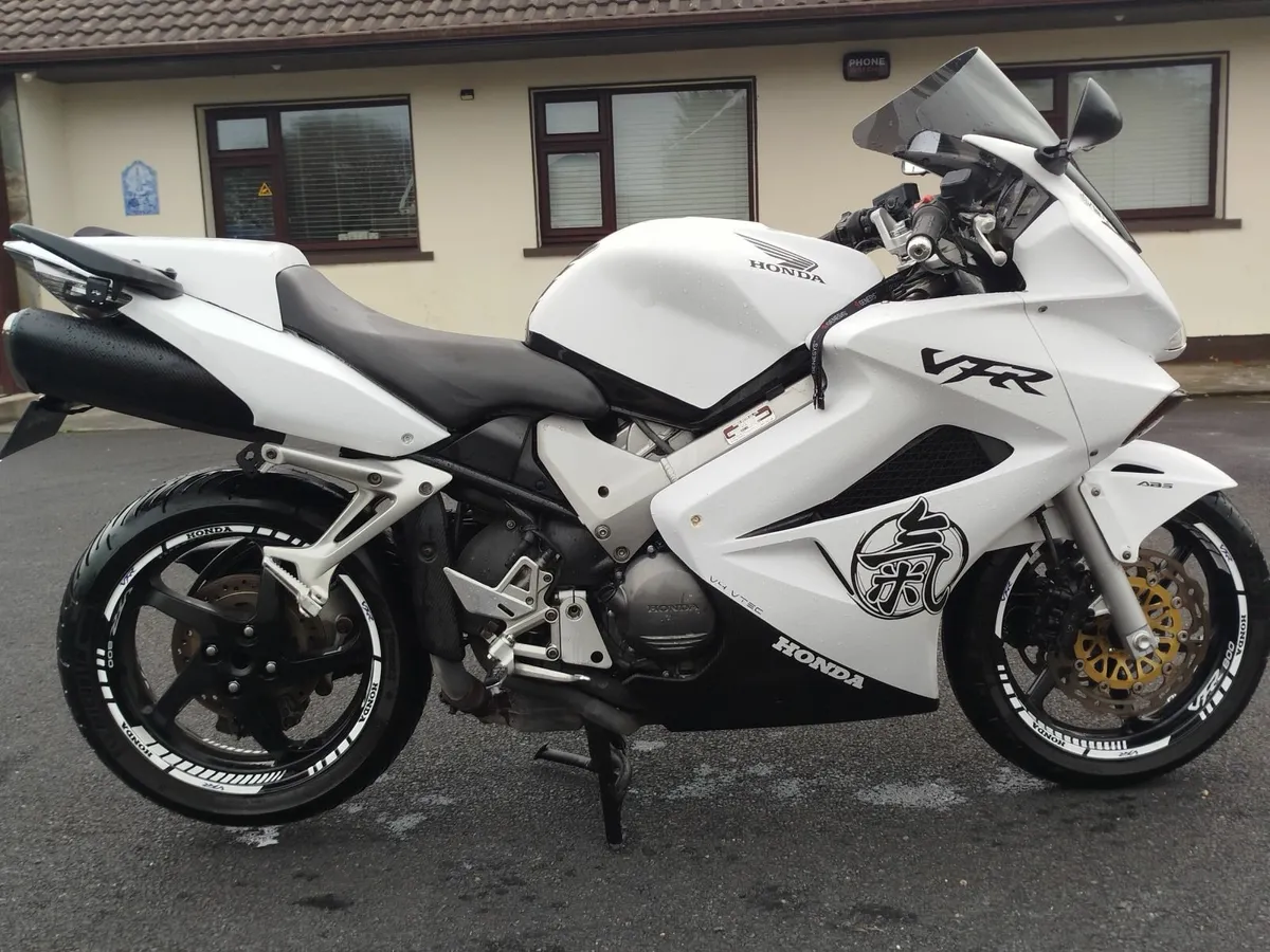 Honda VFR 800 - Image 4