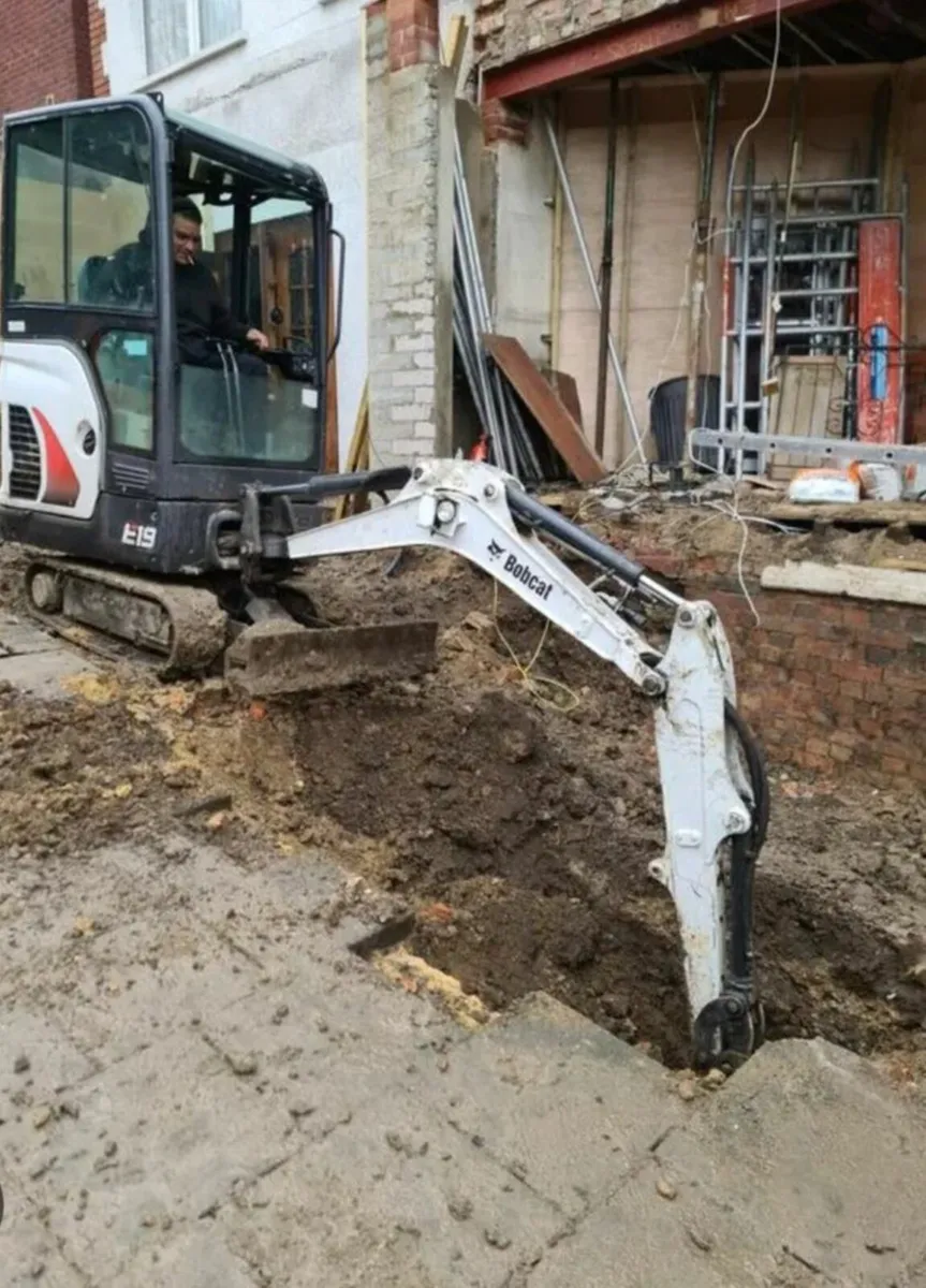 mini digger with driver for hire rent - Image 2