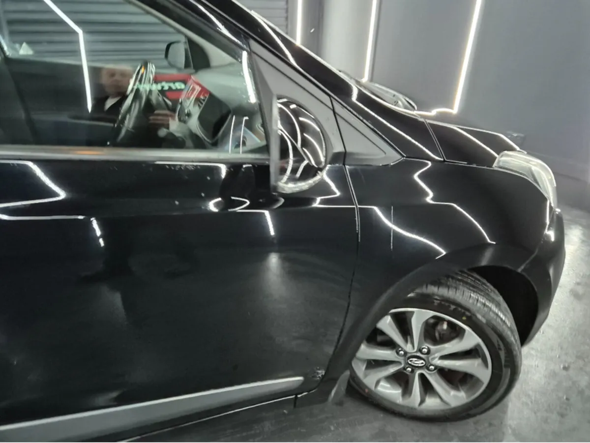 Hyundai i10 1.0 PETROL PREMIUM 5DR - Image 2