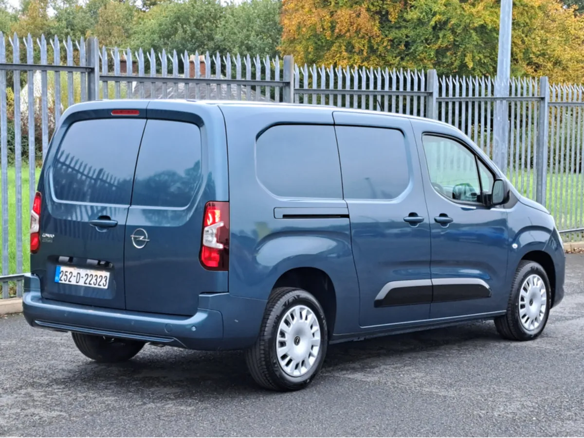 Opel Combo SPORTIVE L2H1 1.5TD 100BHP **TOP SPEC** - Image 4