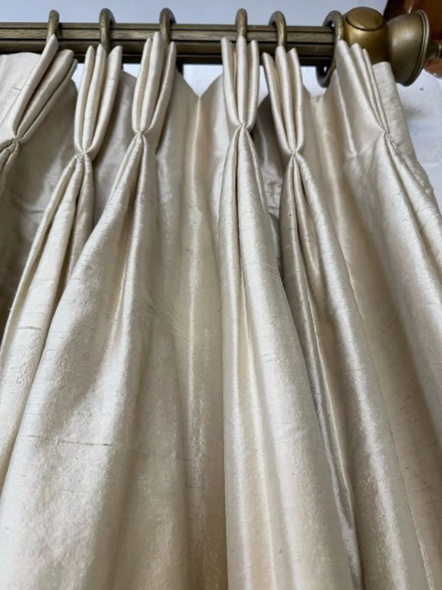 Stunning Silk Interlined Curtains 116" wide x 92" drop - Image 2