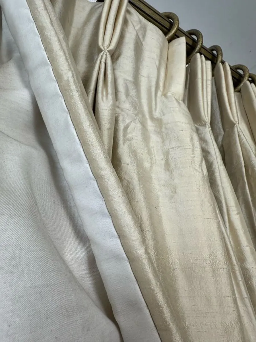 Stunning Silk Interlined Curtains 116" wide x 92" drop - Image 3