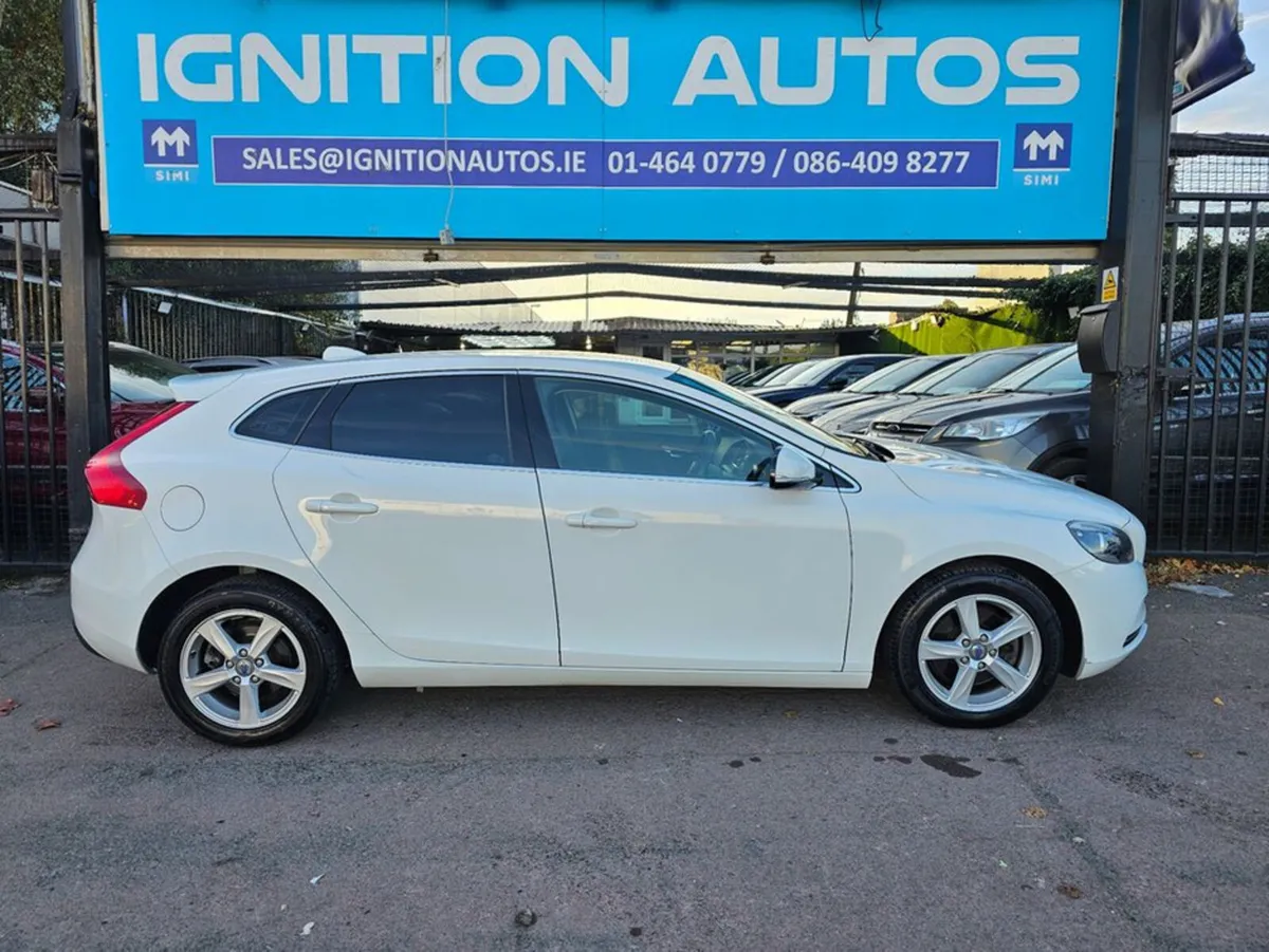 Volvo V40 1.6 PETROL, AUTOMATIC, LOW MILEAGE, WARR - Image 2