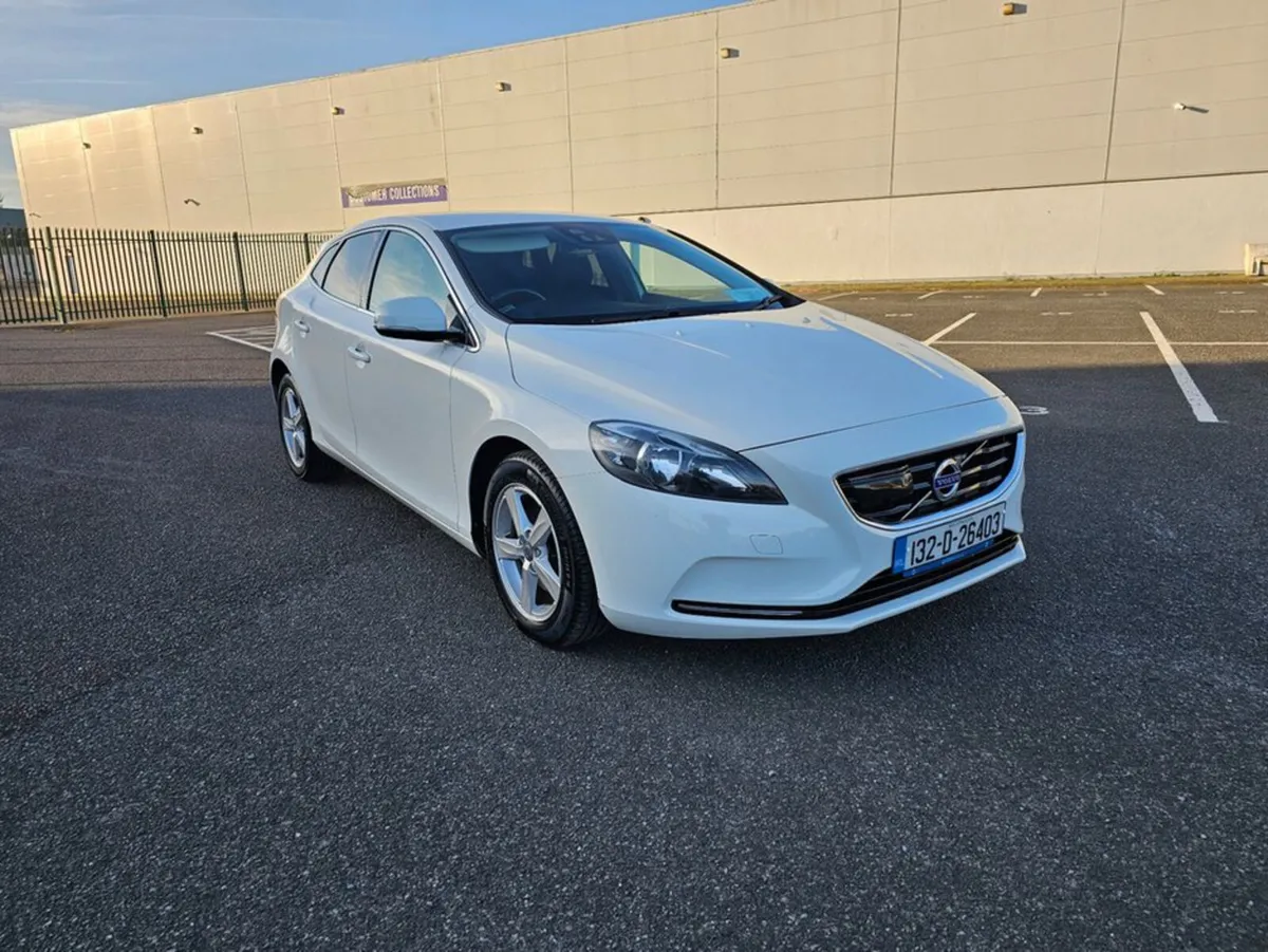 Volvo V40 1.6 PETROL, AUTOMATIC, LOW MILEAGE, WARR - Image 4