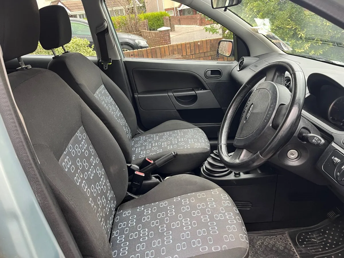 Ford Fiesta 2004 - Image 4