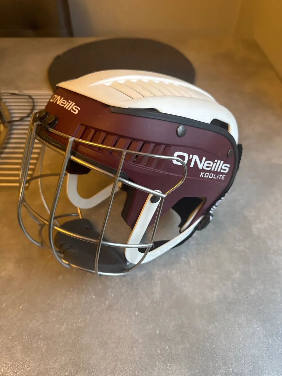 Hurling Helmet - Image 1