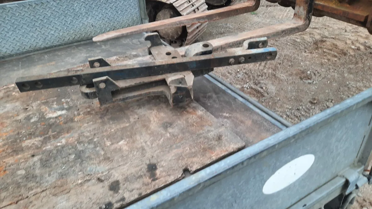 Drawbar and hitch -- For Ford Tractor- like new - Image 2