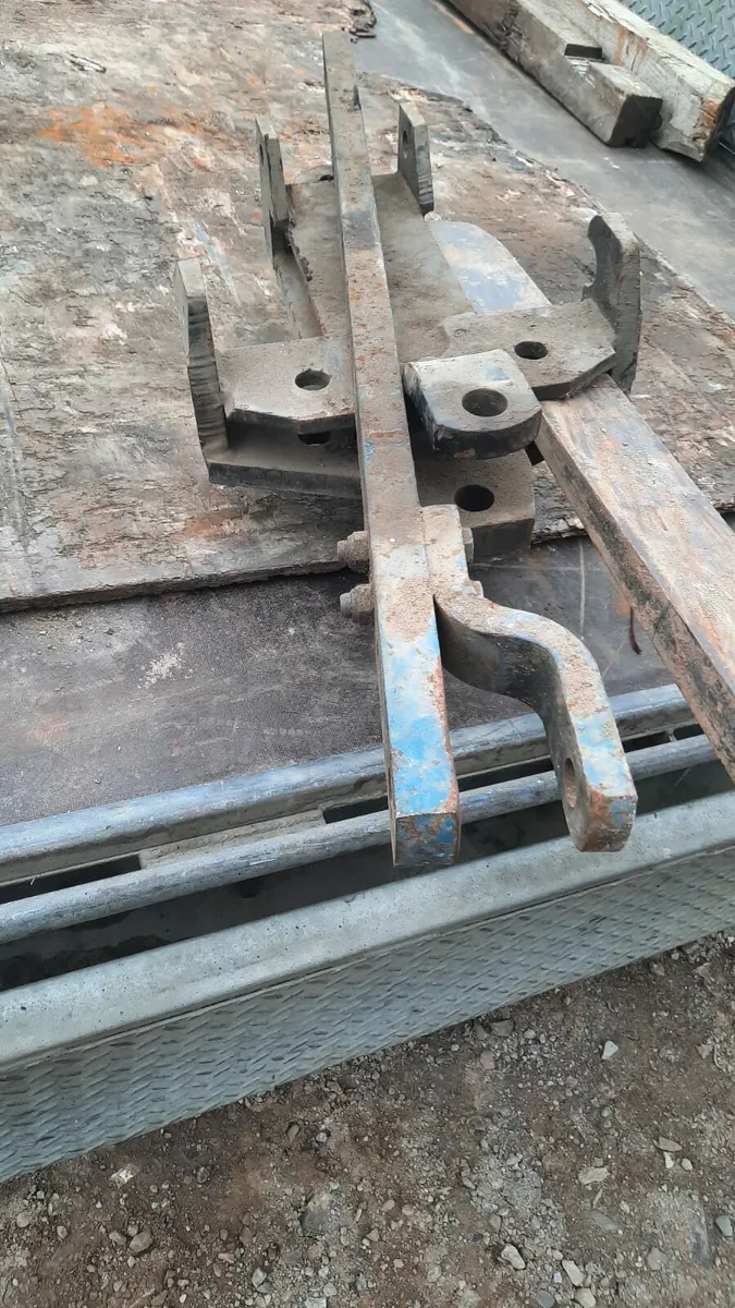 Drawbar and hitch -- For Ford Tractor- like new - Image 3