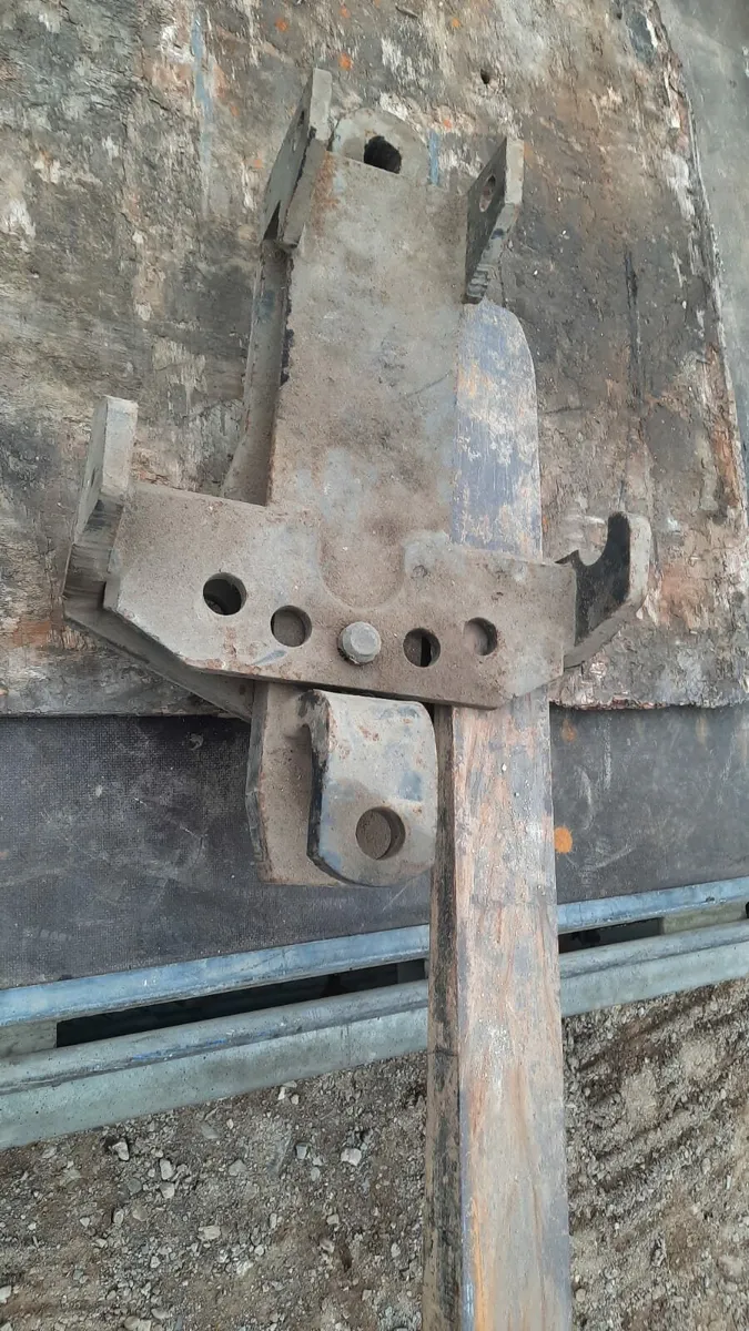 Drawbar and hitch -- For Ford Tractor- like new - Image 4