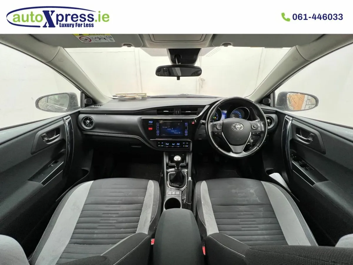Toyota Auris 1.4 Luna Reversing camera - Image 2