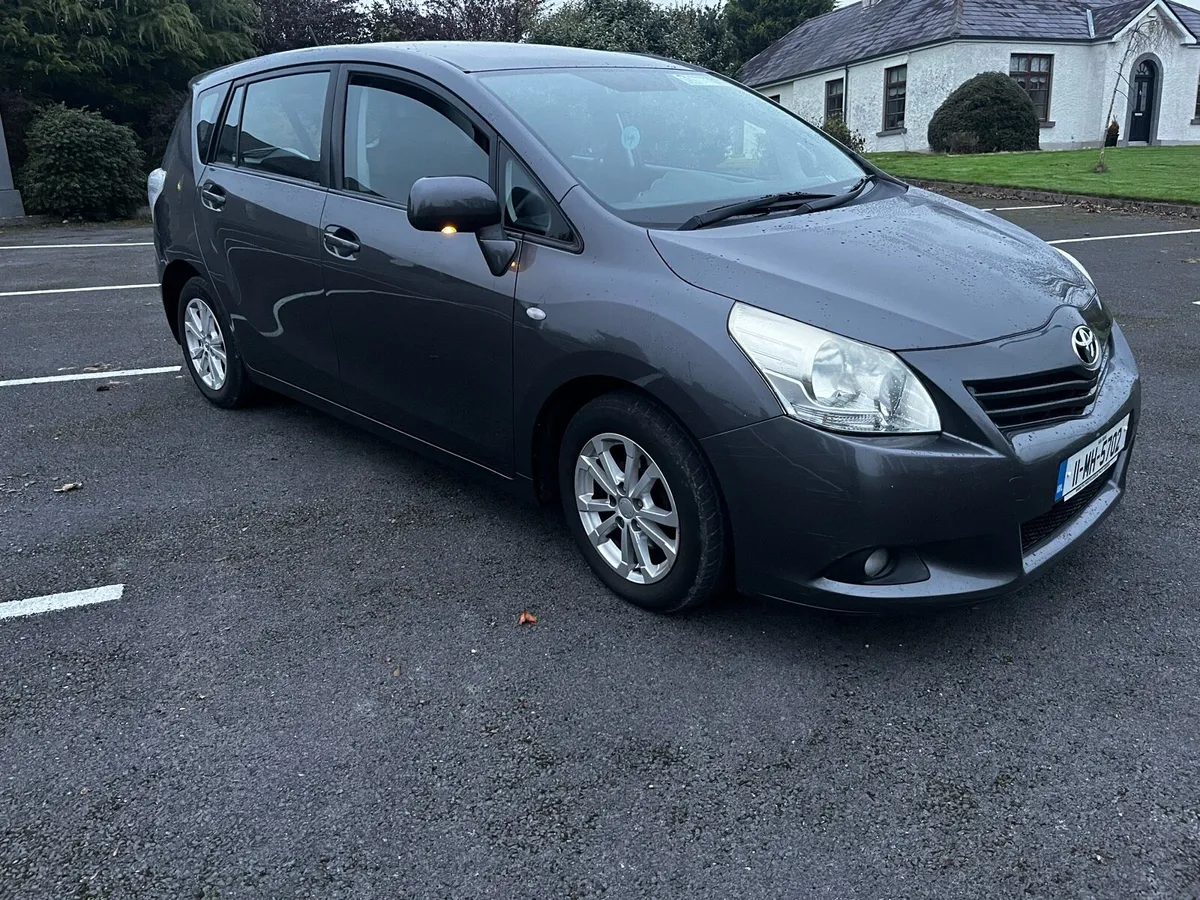 2011 Toyota verso 2.0 diesel manual - Image 1