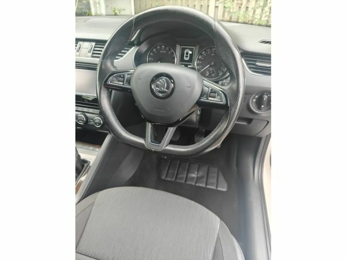 Skoda Octavia Style 1.6tdi 110HP 4DR - Image 4
