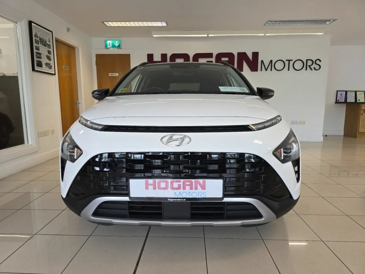 Hyundai Bayon Executive Plus 2 Tone 5DR - Image 2