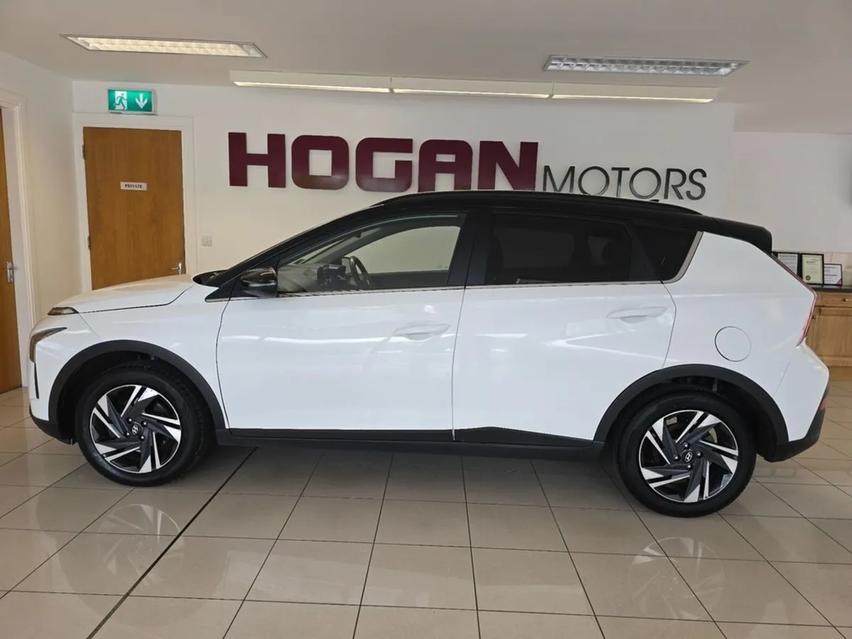 Hyundai Bayon Executive Plus 2 Tone 5DR - Image 4