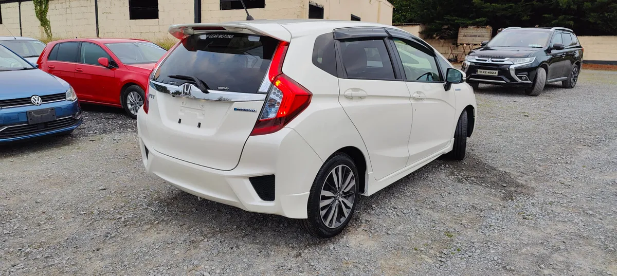 2016 Honda Fit 1.5 Petrol Hybrid - Image 3