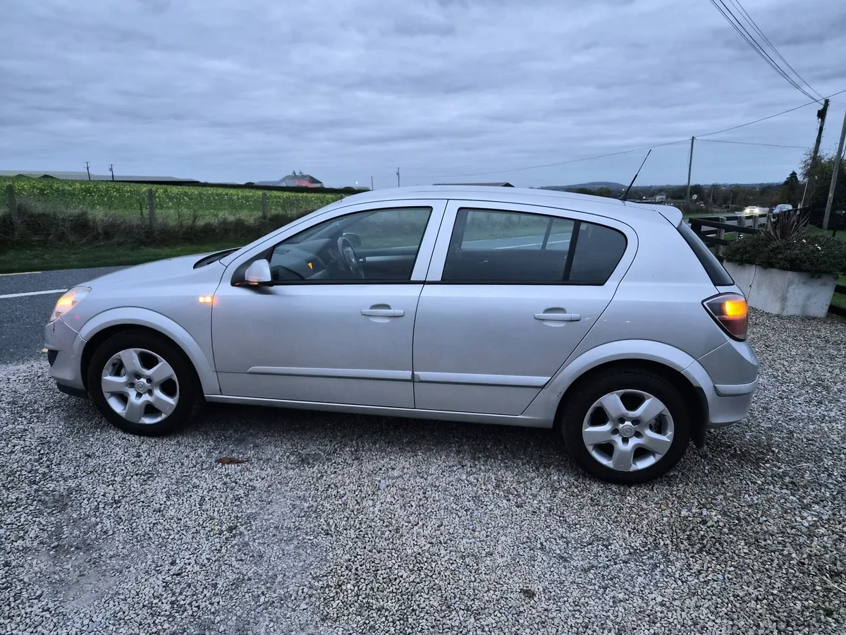 Very Clean 08 Opel Astra - Image 2