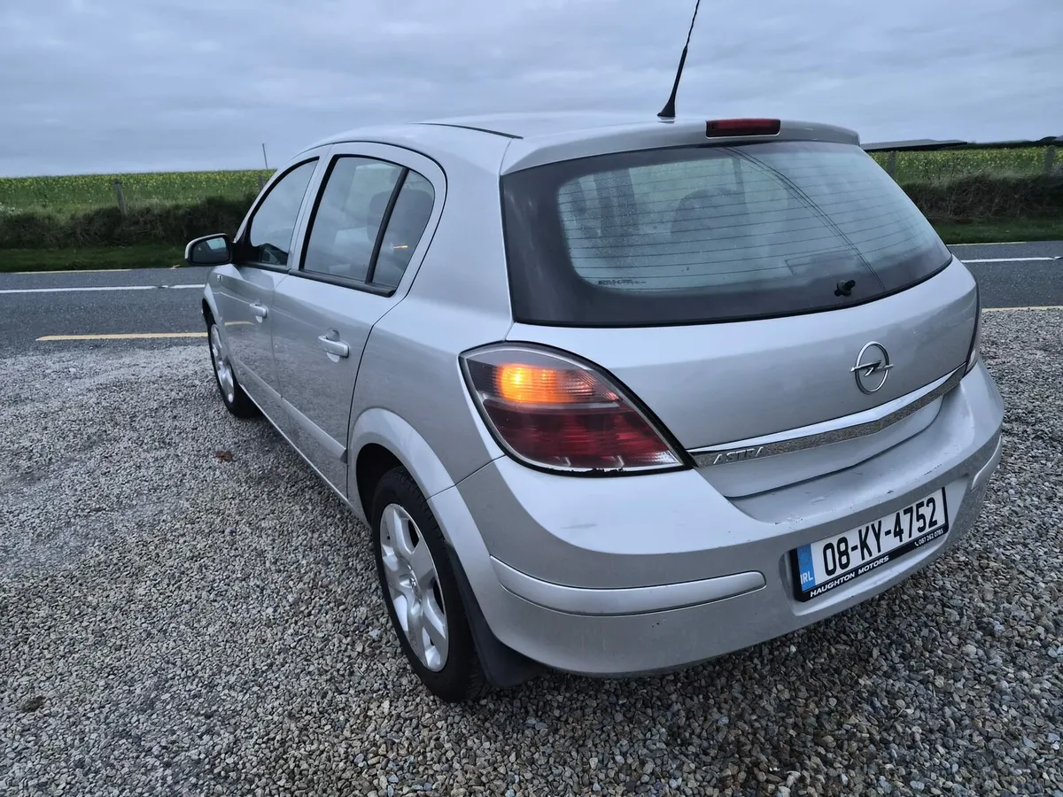 Very Clean 08 Opel Astra - Image 3