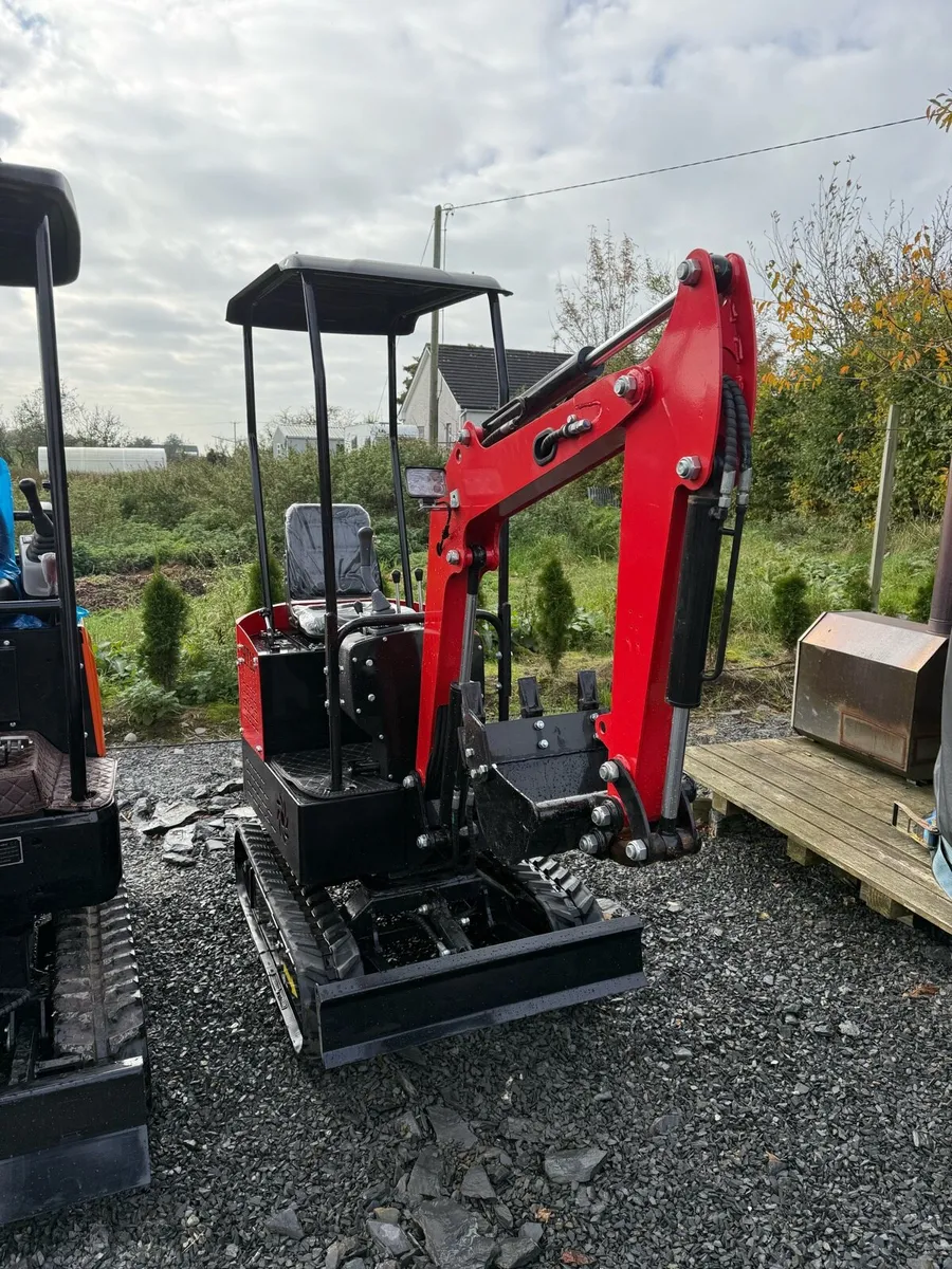 1 ton JPC mini digger - Image 1