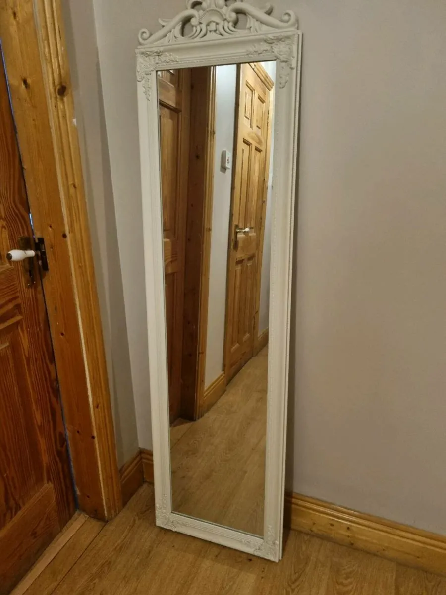 Cream mirror