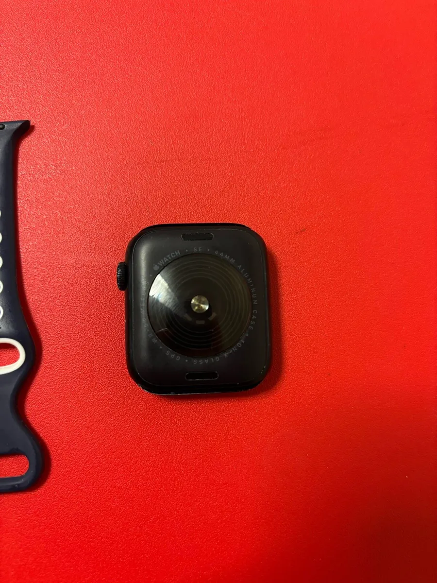 Apple Watch SE 2nd Gen 2022 44 mm - Image 2