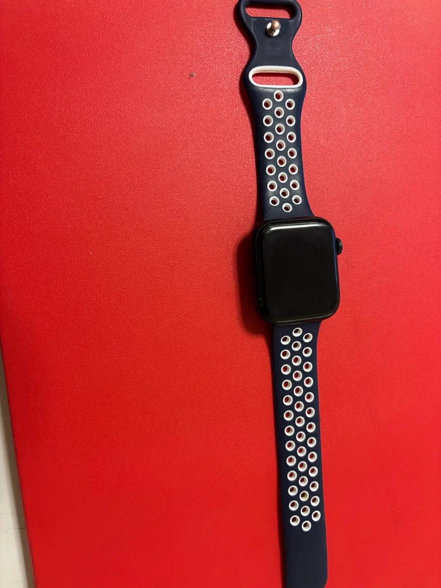 Apple Watch SE 2nd Gen 2022 44 mm - Image 4