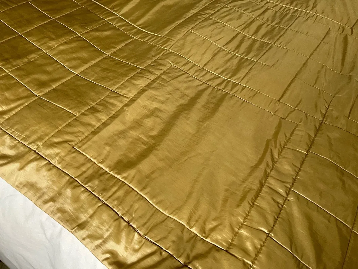 2 Large Warm Quilts - Image 3