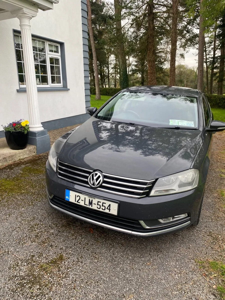 Volkswagen Passat 2012 - Image 2