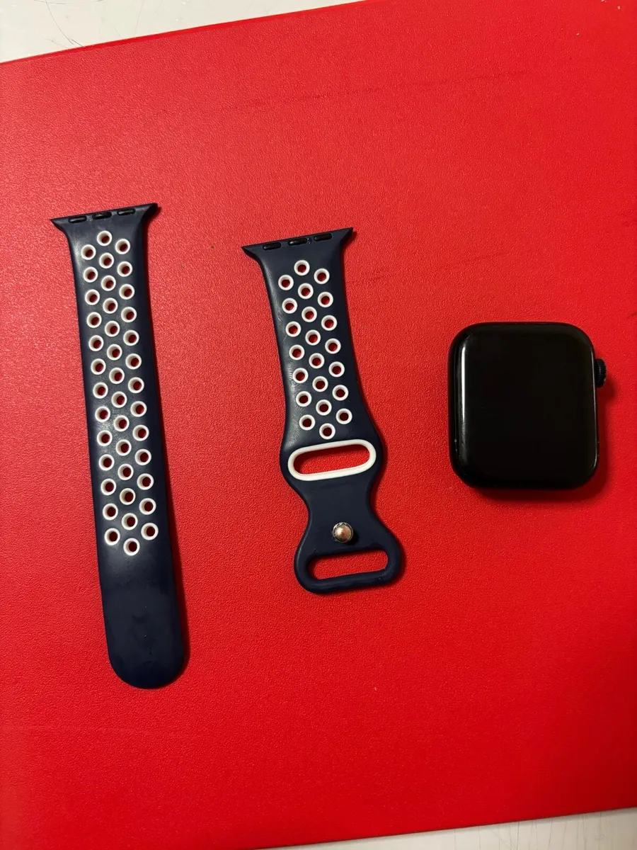 Apple Watch SE 2nd Gen 2022 44 mm - Image 1