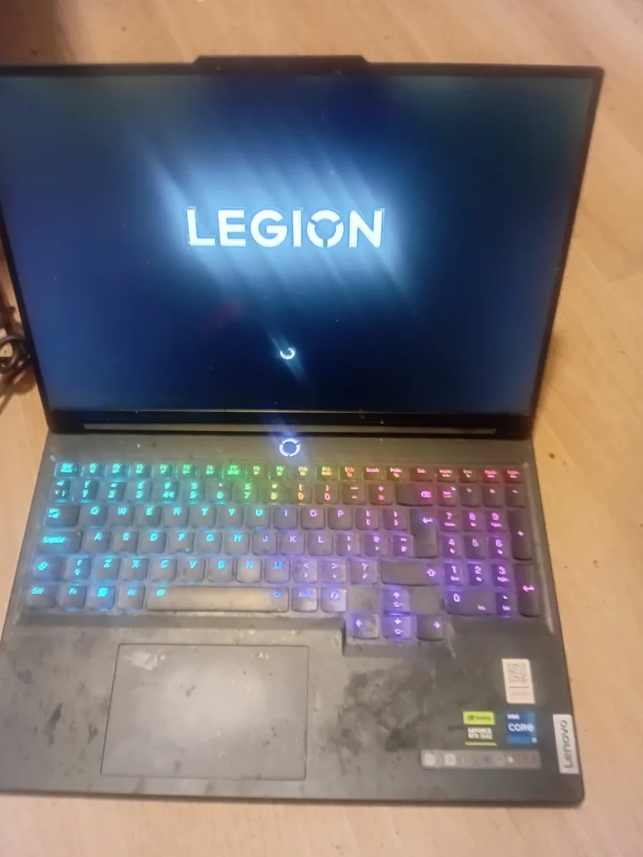 Laptop - Image 2