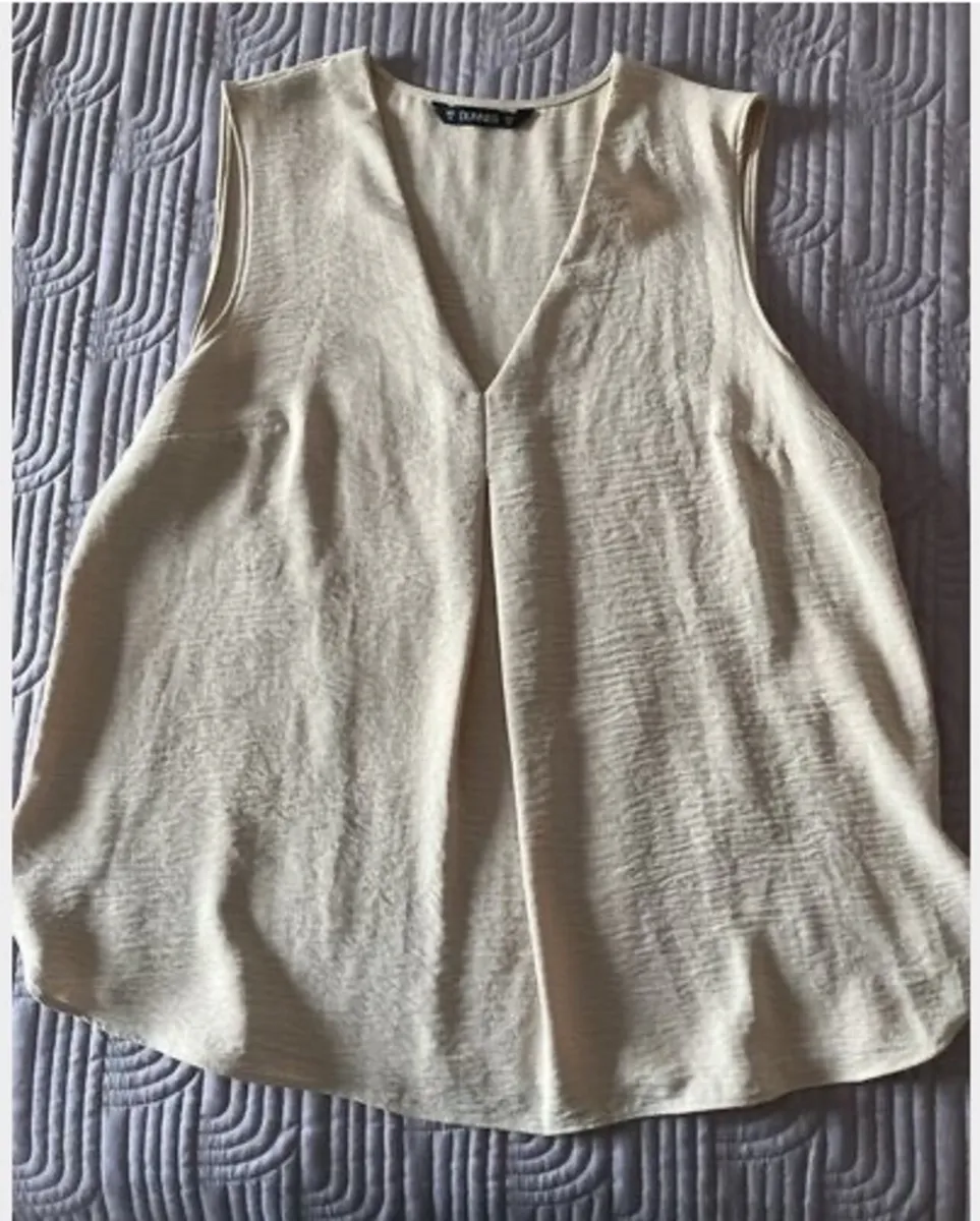 Dunnes sleeveless top size 12 - Image 1
