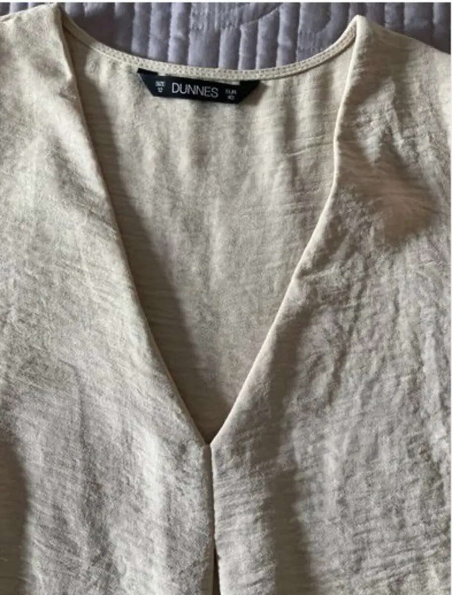 Dunnes sleeveless top size 12 - Image 2