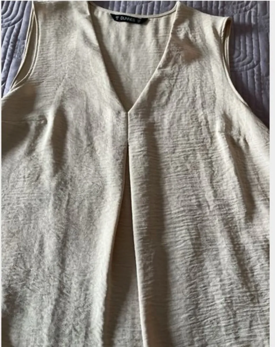 Dunnes sleeveless top size 12 - Image 4
