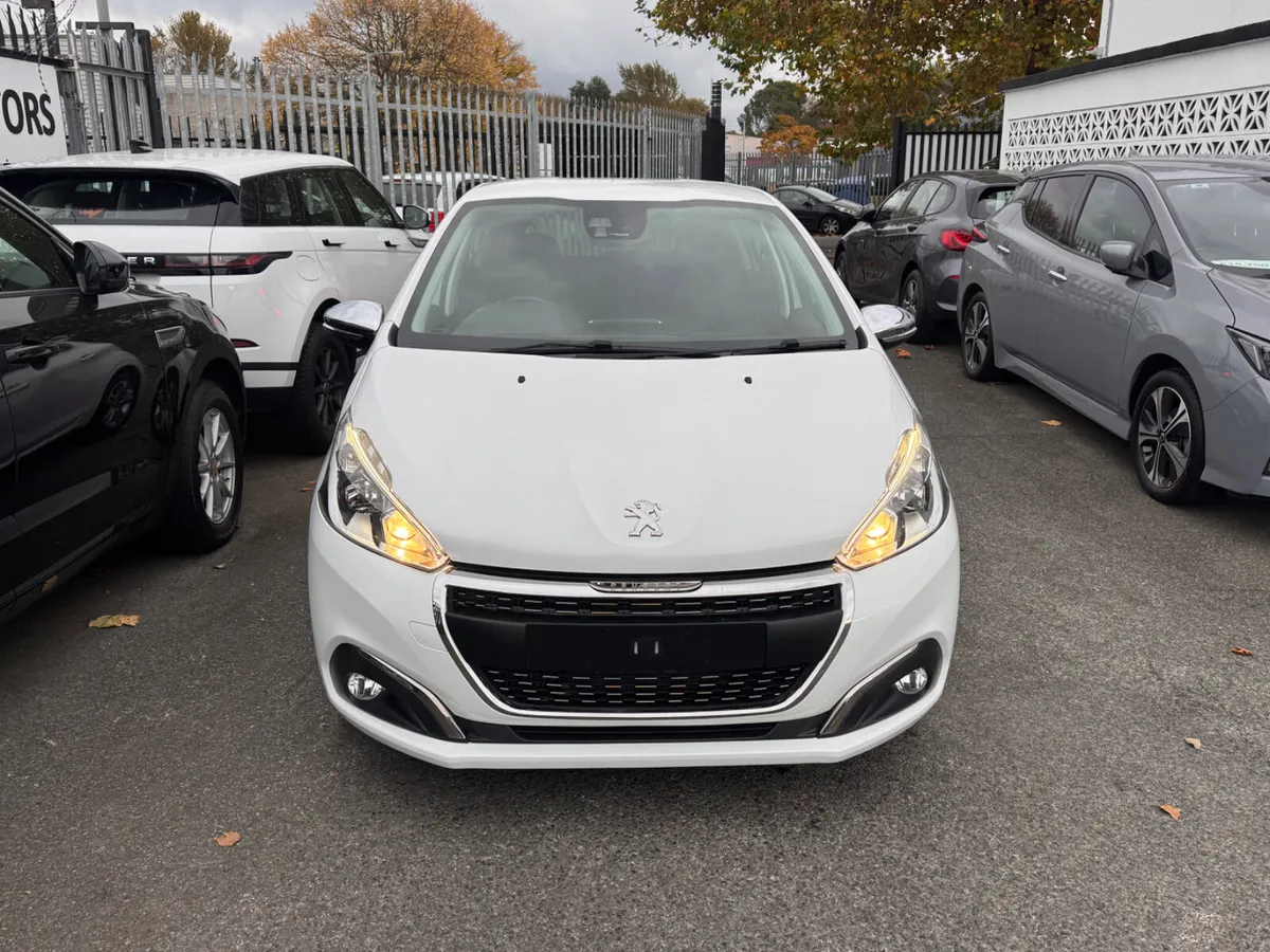 17 PEUGEOT 208 1.2 AUTOMATIC - Image 3