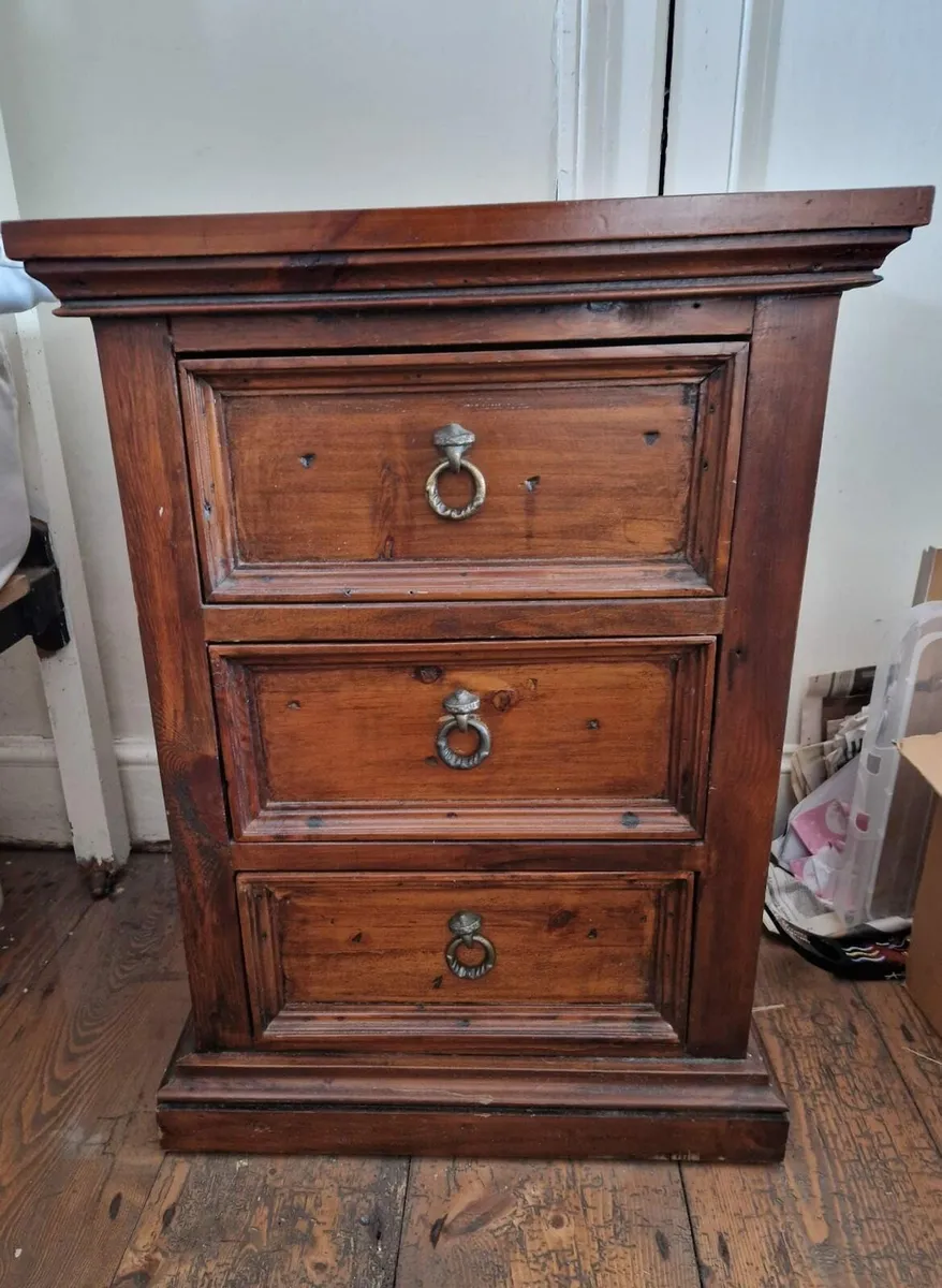 2 bed side lockers