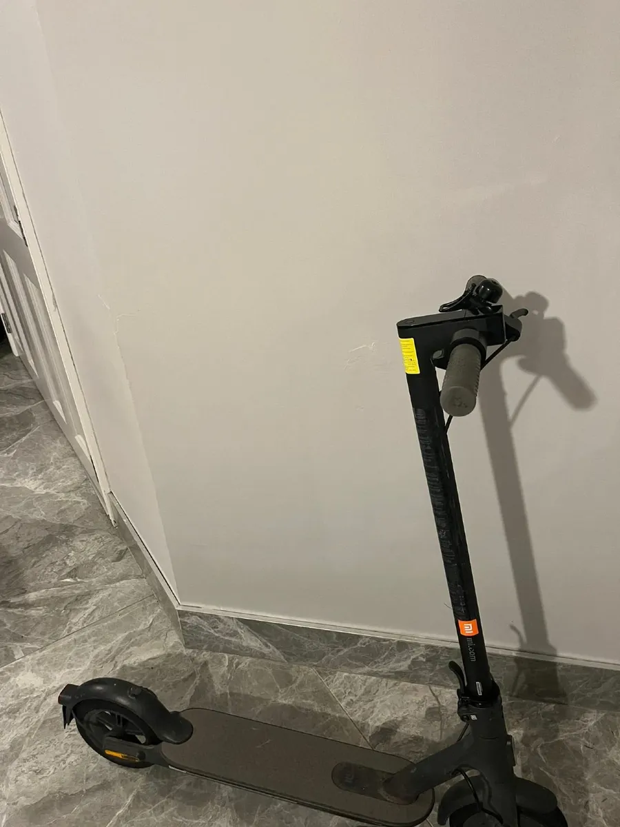 Mi electric scooter 1s (charger included) - Image 1