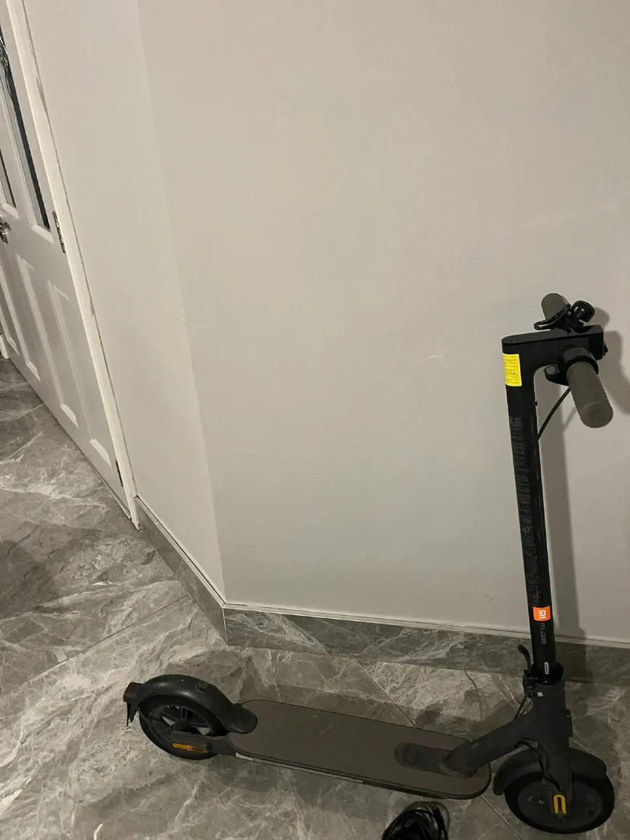 Mi electric scooter 1s (charger included) - Image 2